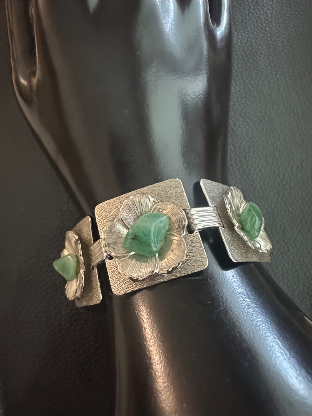 Vintage Panelled Flower Bracelet w Tumbled Green Jade Stones